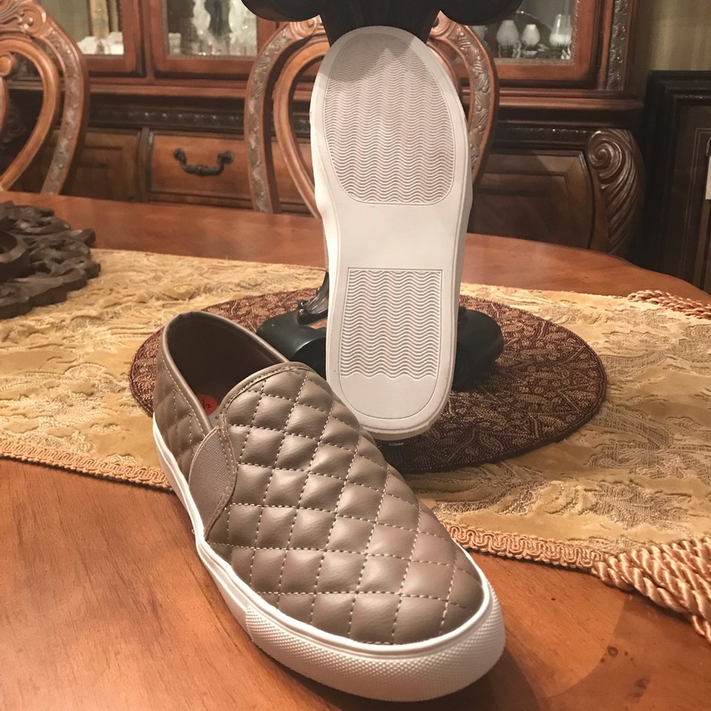 Steve Madden Endell Slip on Sneaker size 9 1/2 New